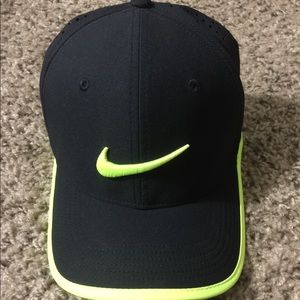 Nike hat with adjustable fitting